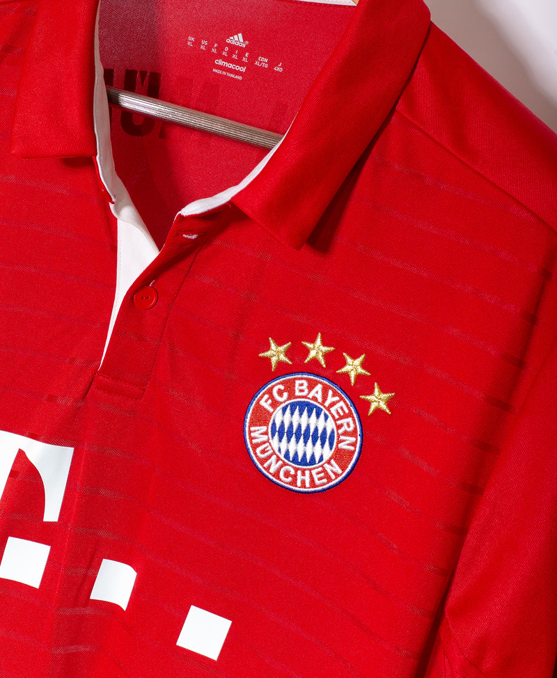 Bayern Munchen 2016-17 Lewandowski Home Kit (XL)