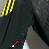 Liverpool 2010-11 Suarez Long Sleeve Third Kit (XL)