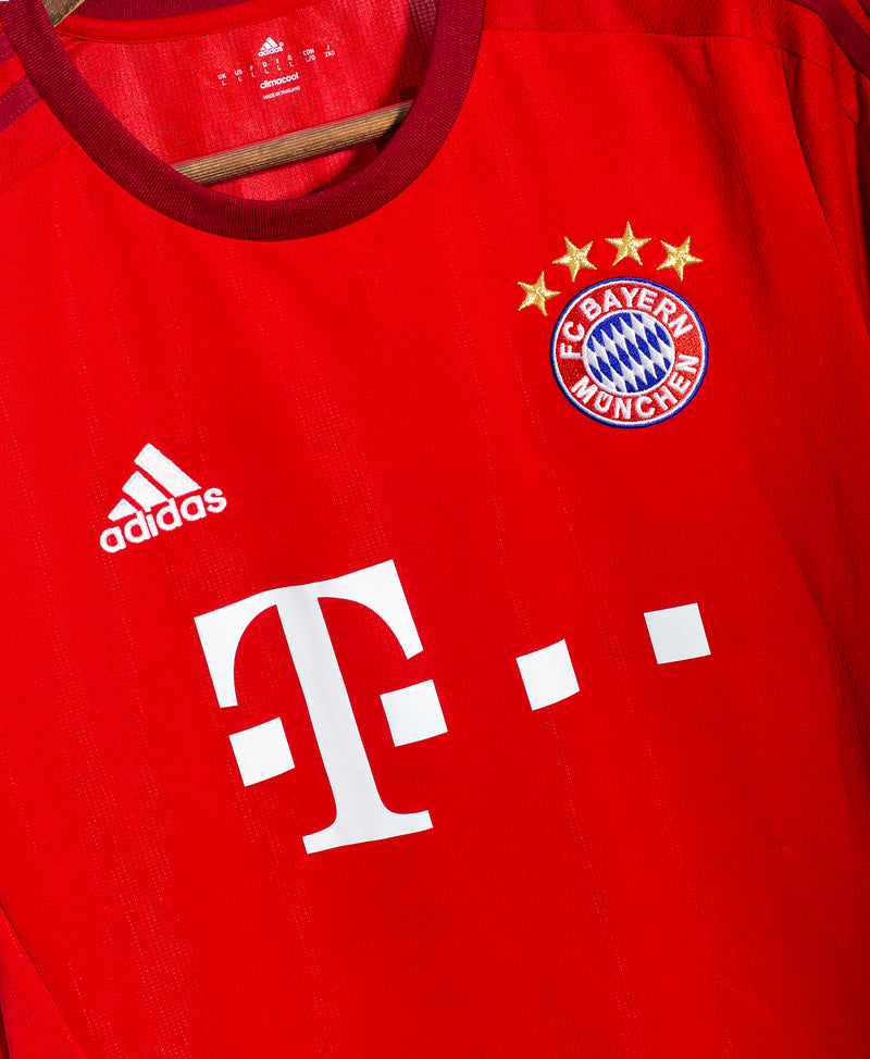 Bayern Munich 2015-16 Lewandowski Home Kit (L)