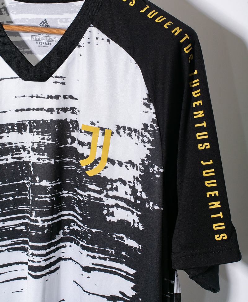 Juventus 2020-21 Training Kit (2XL)