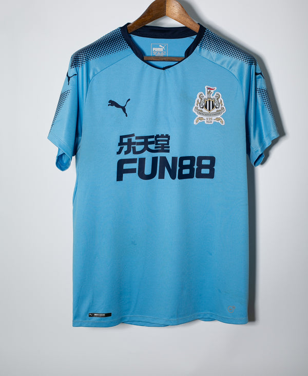Newcastle United 2017-18 Away Kit (L)