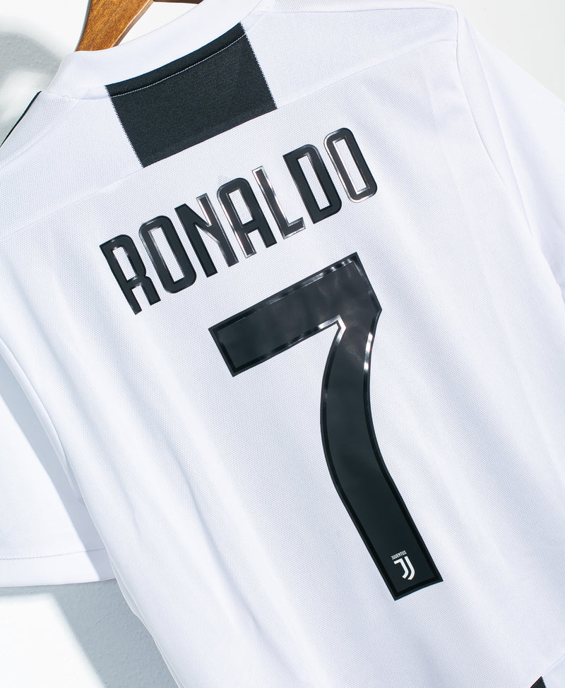 Juventus 2018-19 Ronaldo Home Kit (M)