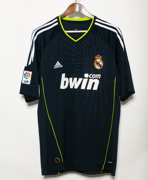Real Madrid 2010-11 Ozil Away Kit (XL)