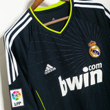 Real Madrid 2010-11 Ozil Away Kit (XL)