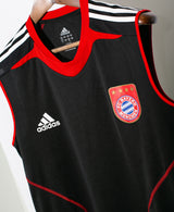 Bayern Munich 2010-11 Sleveless Training Kit (L)