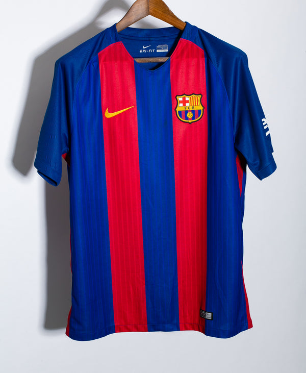 Barcelona 2016-17 Suarez Home Kit (L)