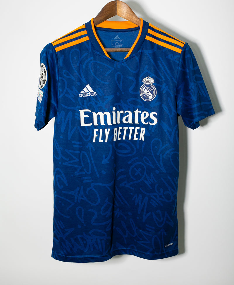 Real Madrid 2021-22 Casemiro Away Kit NWT (S)
