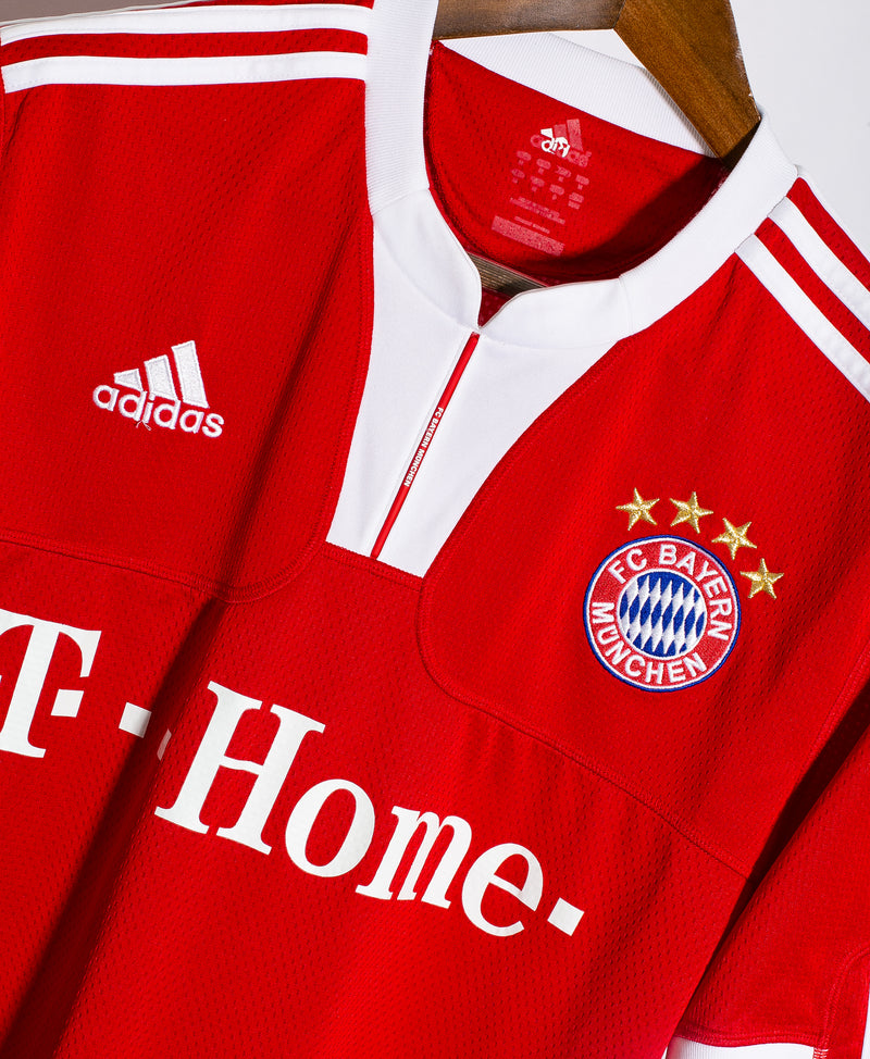 Bayern Munich 2009-10 Lahm Home Kit (L)