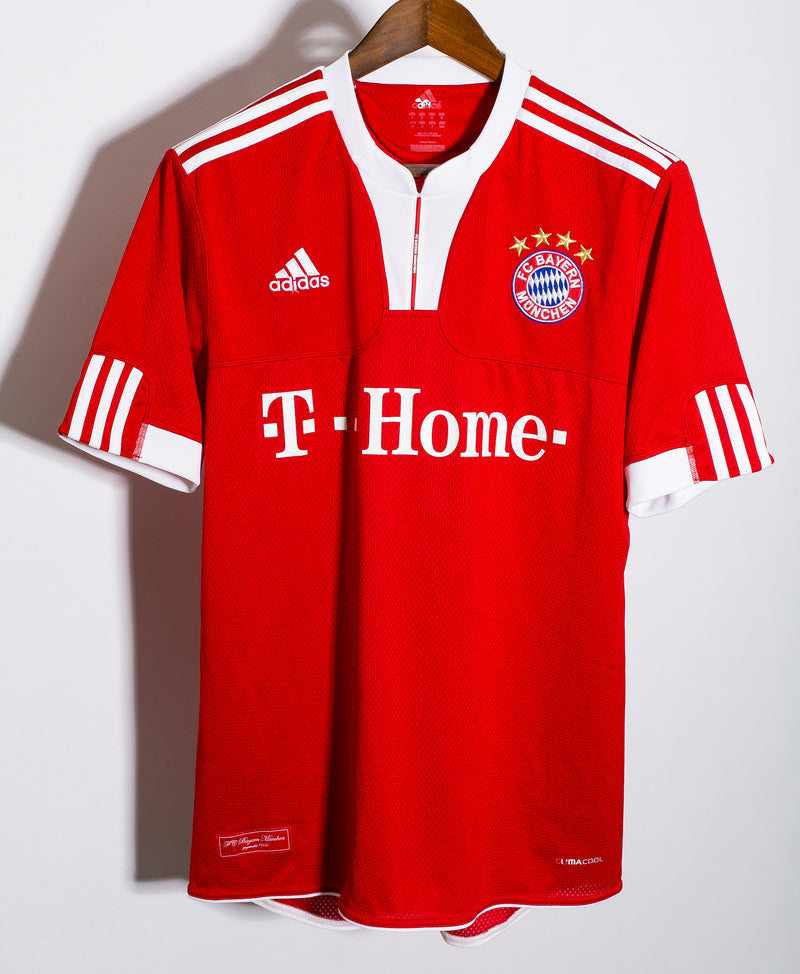 Bayern Munich 2009-10 Lahm Home Kit (L)