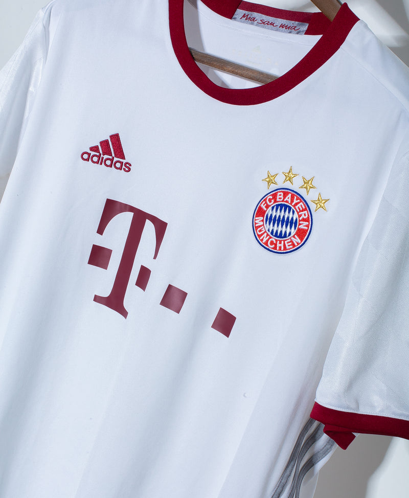 Bayern Munich 2016-17 Muller Third Kit (XL)