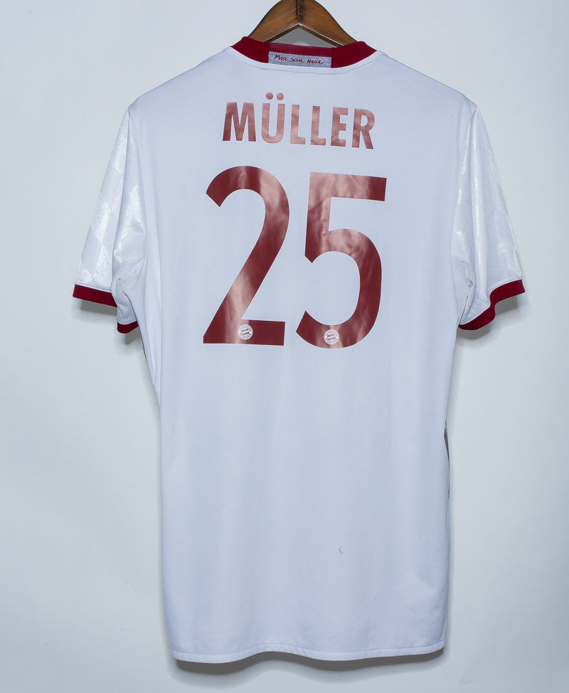 Bayern Munich 2016-17 Muller Third Kit (XL)