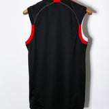 Liverpool 2010-11 Sleeveless Training Kit (M)