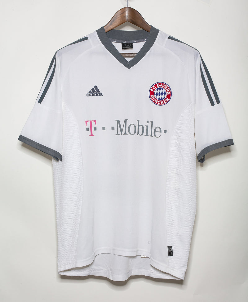 Bayern Munich 2002-03 Ze Roberto Away Kit (L)