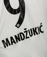 Bayern Munich 2013-14 Mandzukic Away Kit (L)