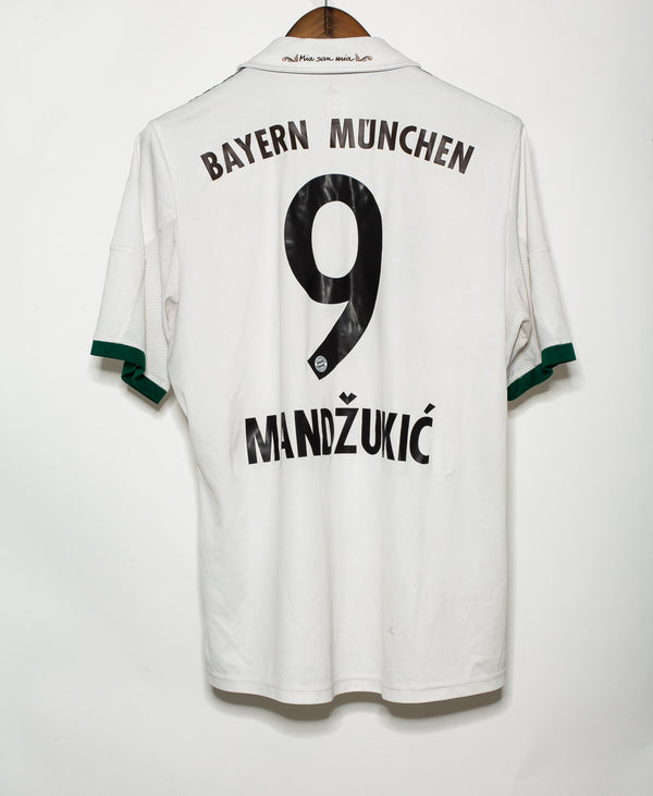Bayern Munich 2013-14 Mandzukic Away Kit (L)
