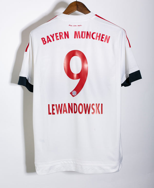 Bayern Munich 2015-16 Lewandowski Away Kit (L)