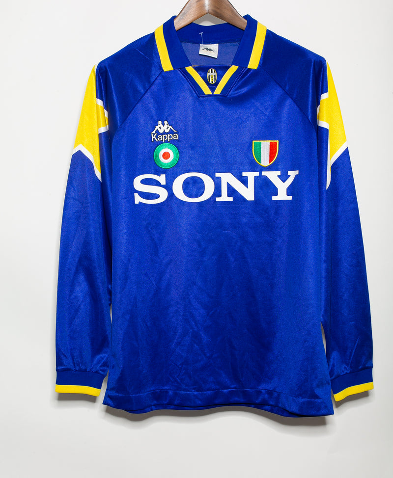 Juventus away store kit long sleeve