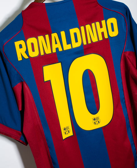 Barcelona 2004-05 Ronaldinho Home Kit (L)