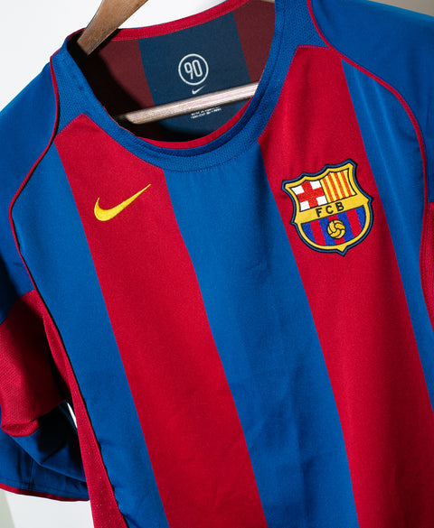 Barcelona 2004-05 Ronaldinho Home Kit (L)