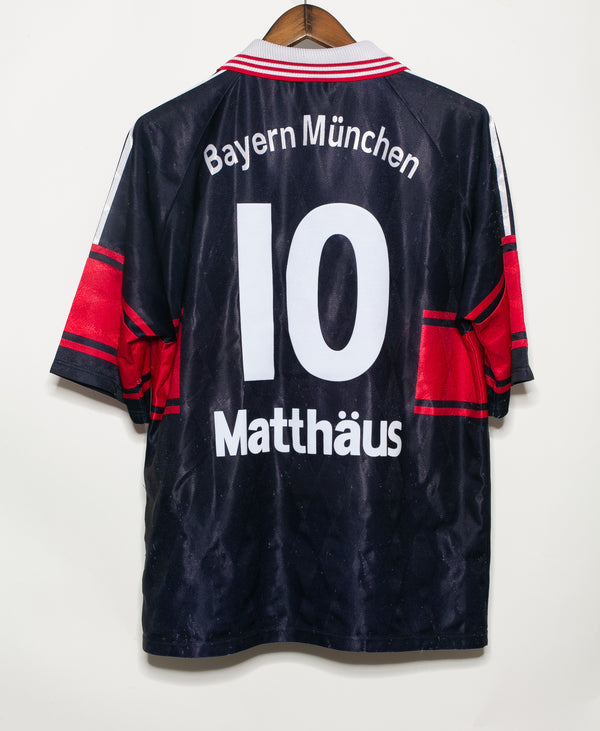 Bayern Munich 1997-98 Matthaus Home Kit (L)