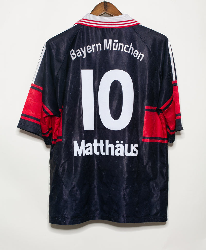 Bayern Munich 1997-98 Matthaus Home Kit (L)