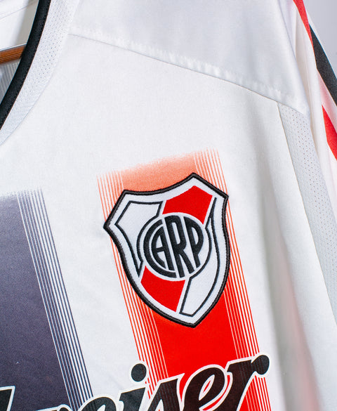 River Plate 2004-05 Third Kit (L)