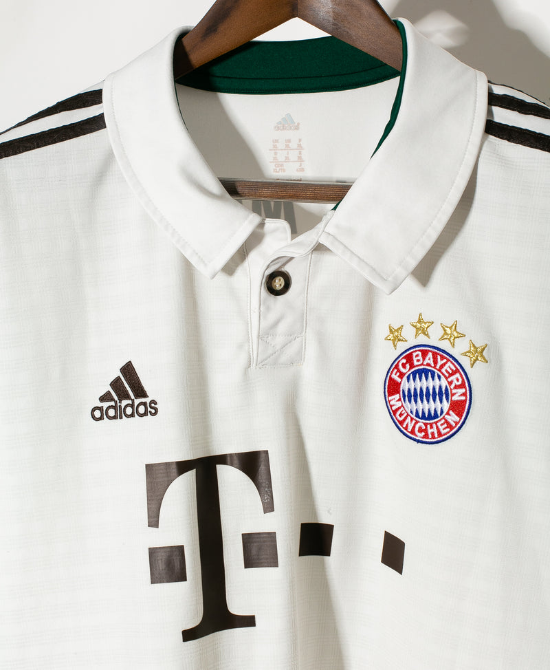 Bayern Munich 2013-14 Robben Away Kit (XL)