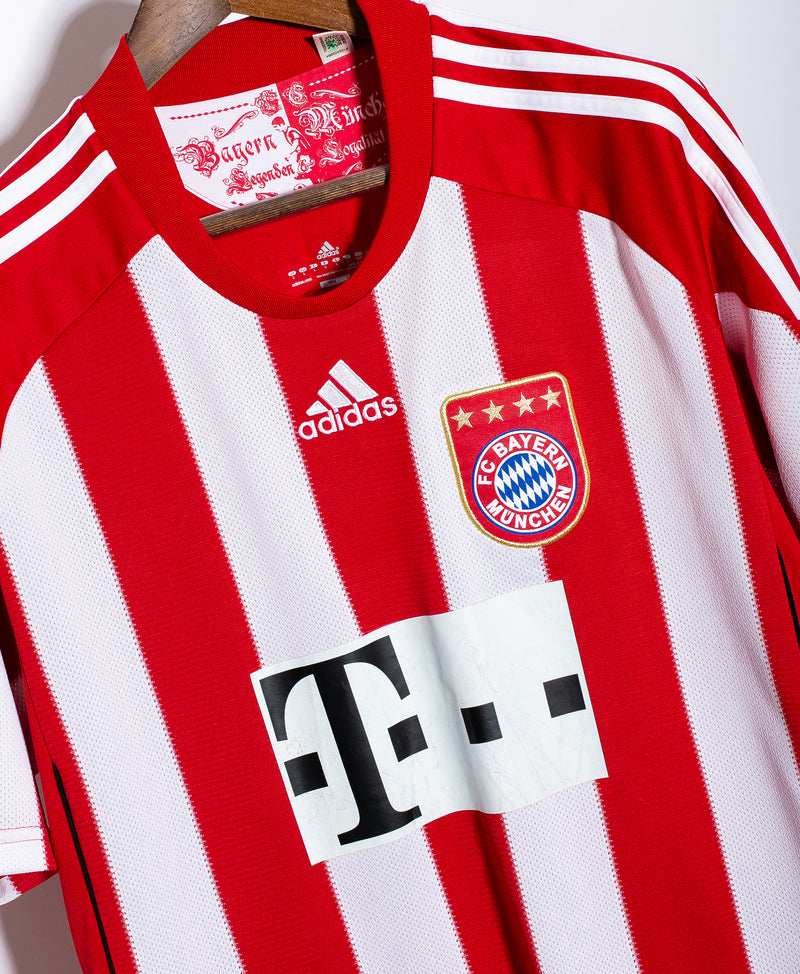 Bayern Munich 2010-11 Schweinsteiger Home Kit (L)