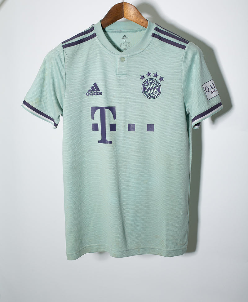 Bayern 2018-19 Martinez Away Kit (S)