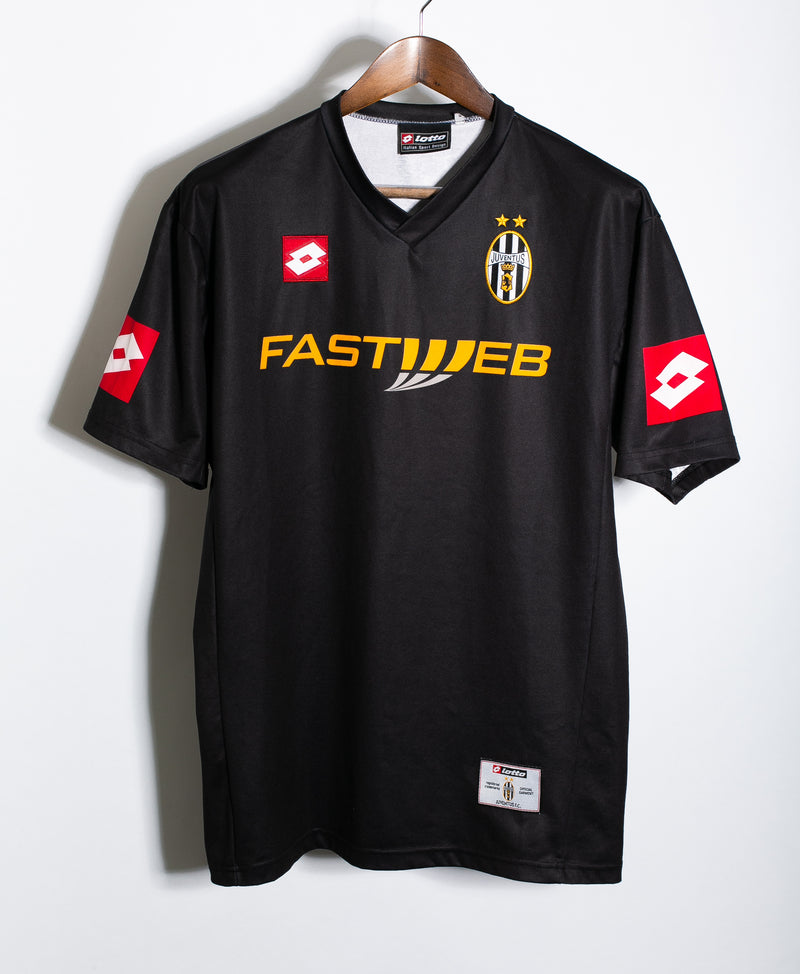 Juventus 2001-02 Trezeguet Away Kit (2XL)