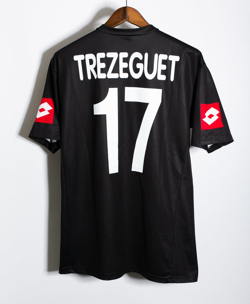 Juventus 2001-02 Trezeguet Away Kit (2XL)