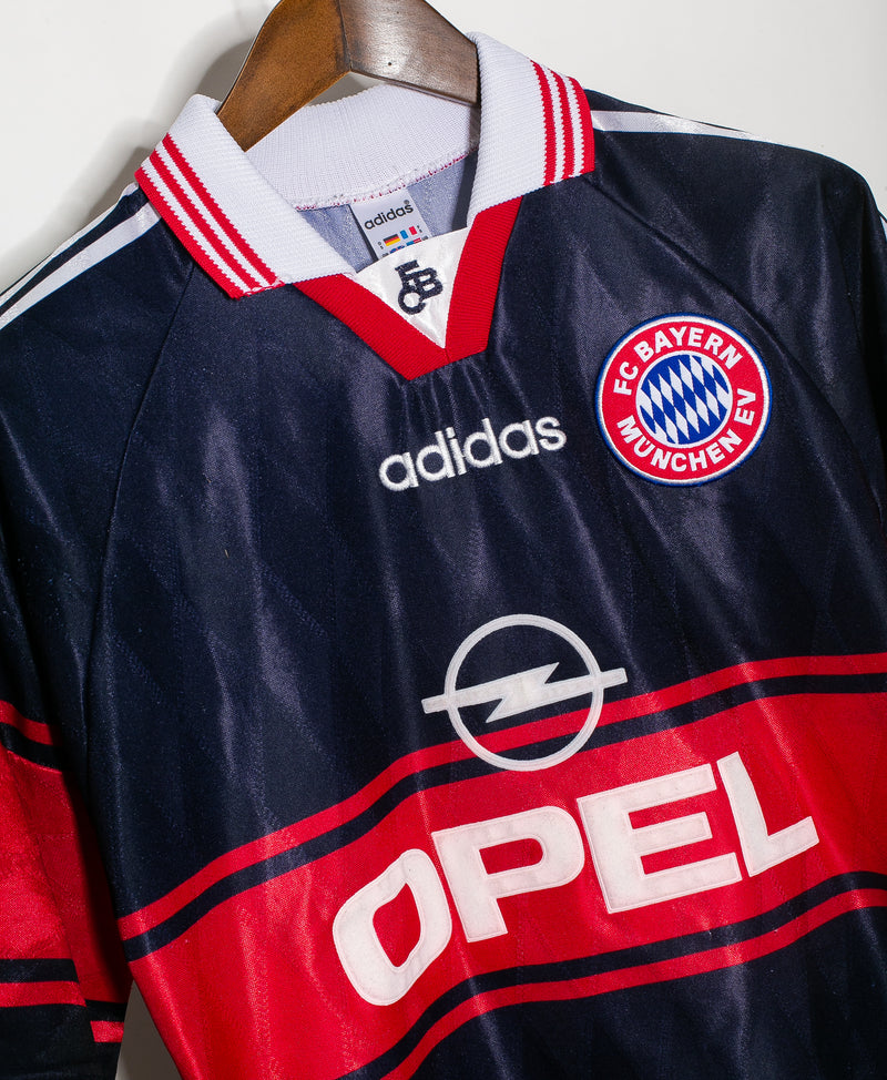 Bayern Munich 1997-98 Lizarazu Home Kit (S)