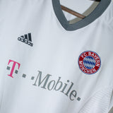 Bayern Munich 2002-03 Lizarazu Away Kit (XL)