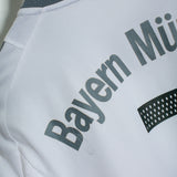 Bayern Munich 2002-03 Lizarazu Away Kit (XL)