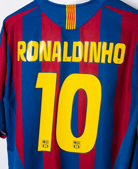 Barcelona 2005-06 Ronaldinho Home Kit (L)