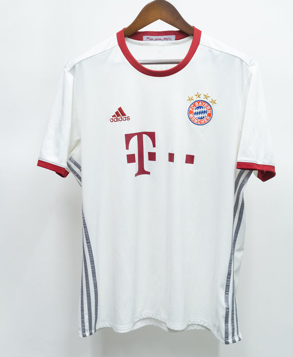 Bayern Munchen 2016-17 Lewandowski Third Kit (XL)