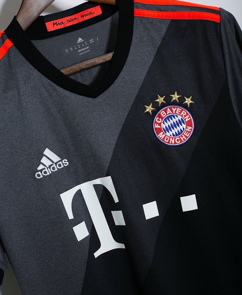 Bayern Munich 2016-17 Robben Away Kit (M)