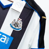 Newcastle United 2015-16 Home Kit (L)