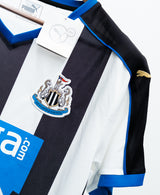 Newcastle United 2015-16 Home Kit (L)