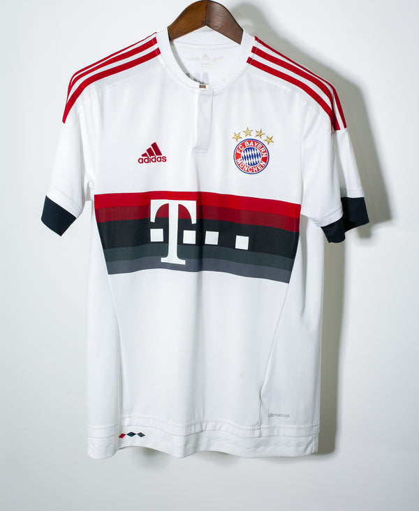 Bayern Munich 2015-16 Costa Away Kit (M)