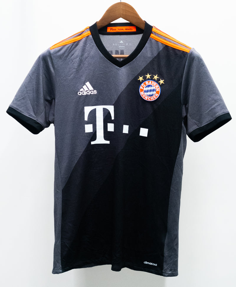 Bayern Munich 2016-17 Away Kit (S)