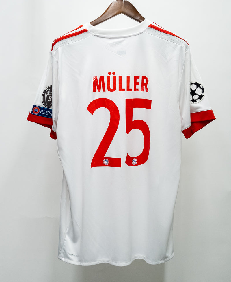 Bayern Munich 2017-18 Muller Away Kit (XL)