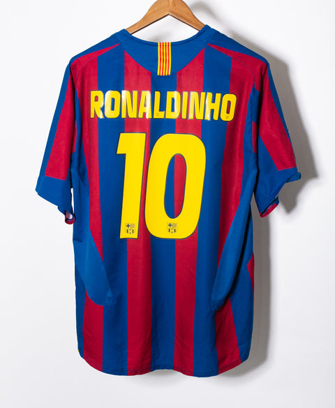 Barcelona 2005-06 Ronaldinho Home Kit (L)