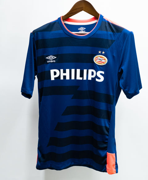 PSV Eindhoven 2016-17 Guardado Away Kit (M)