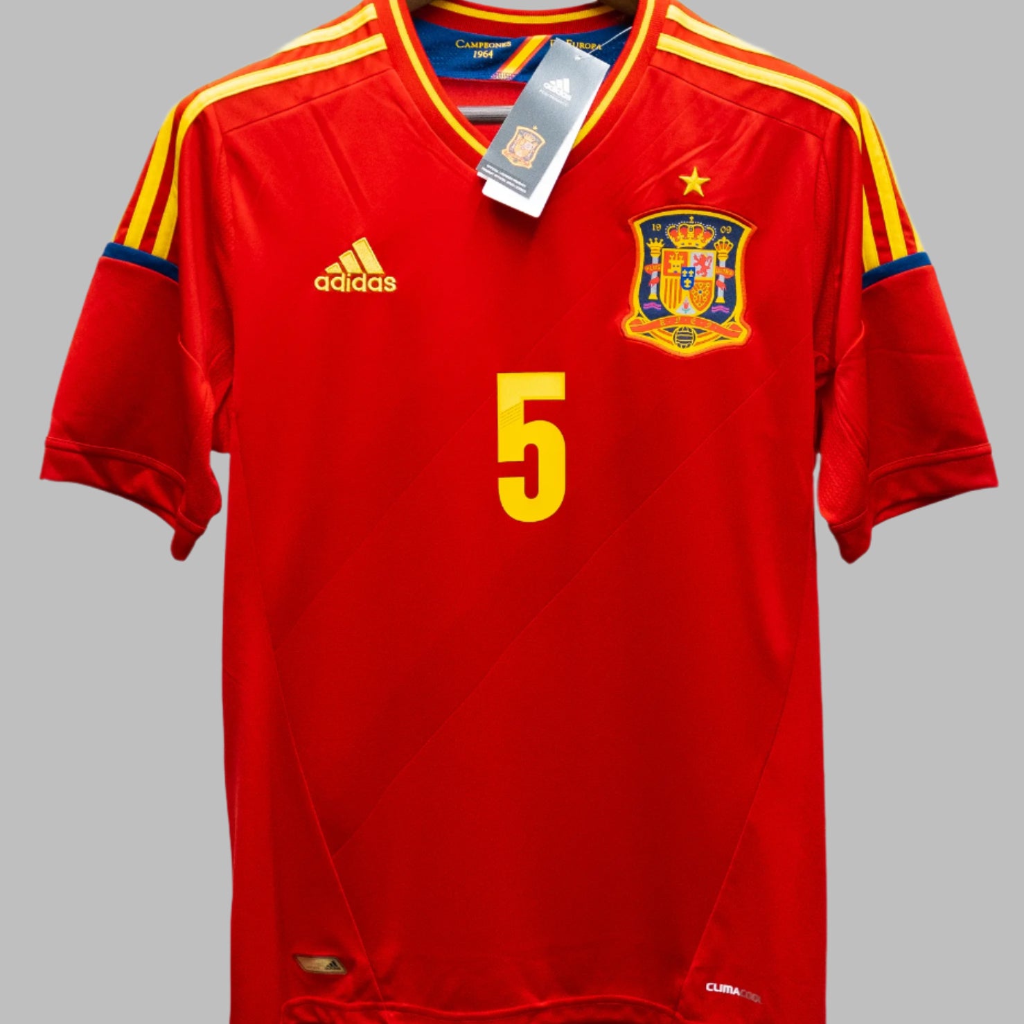 Spain 2012 Puyol Home Kit W/ Tags (M)
