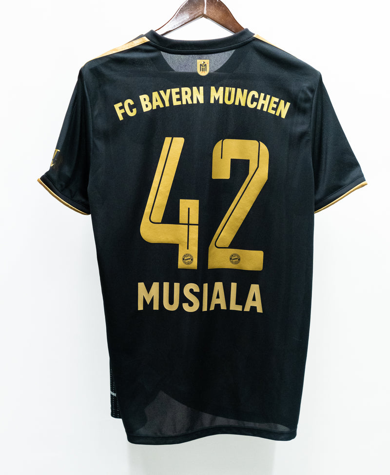 Bayern Munich 2021-22 Musiala Away Kit (L)