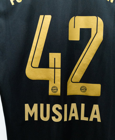 Bayern Munich 2021-22 Musiala Away Kit (L)