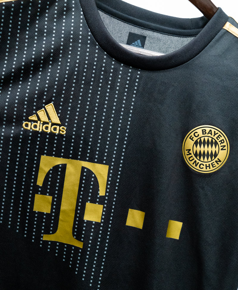 Bayern Munich 2021-22 Musiala Away Kit (L)