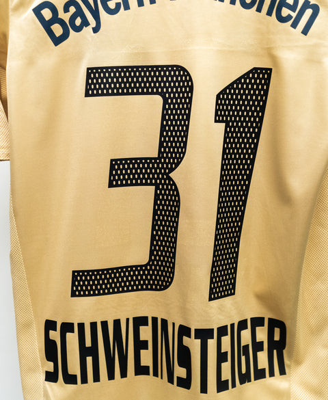 Bayern Munich 2004-06 Schweinsteiger Away Kit (S)