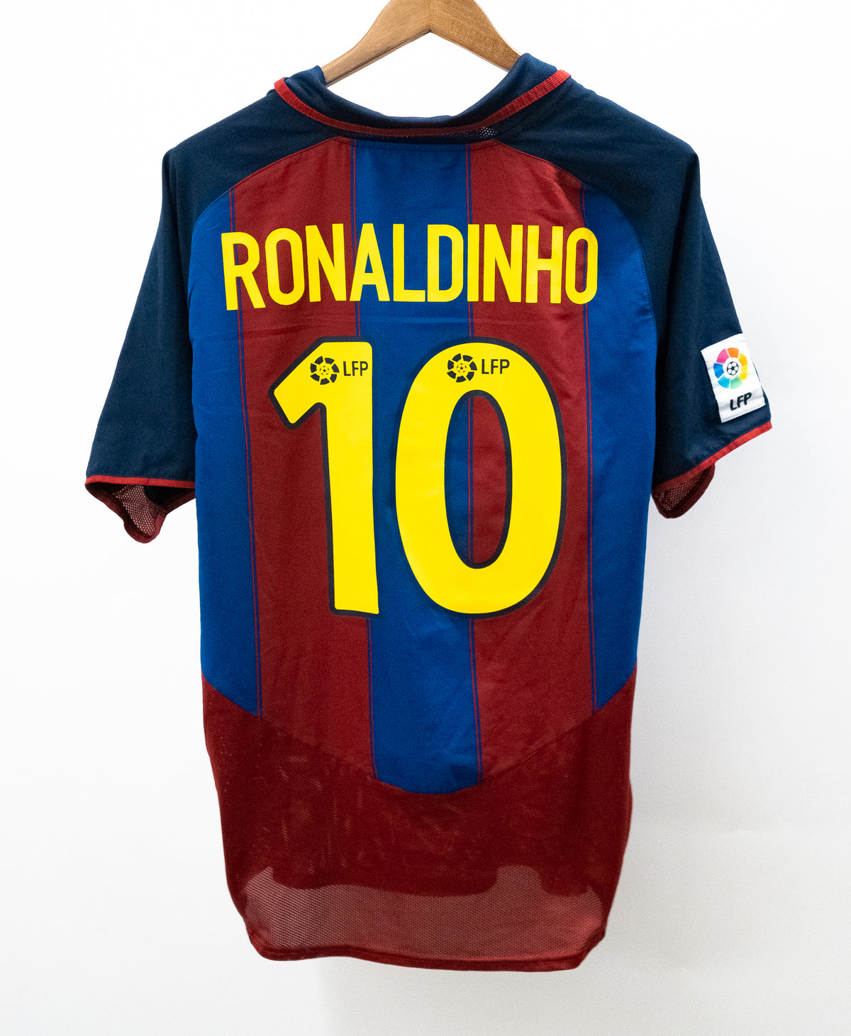 Barcelona 2003-04 Ronaldinho Home Kit (L)